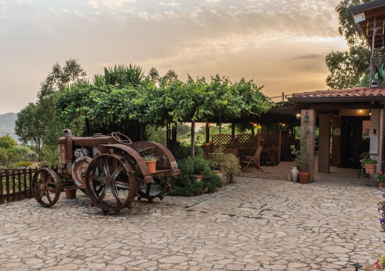 Il Sorgituro - Agriturismo Postiglione Екстериор снимка